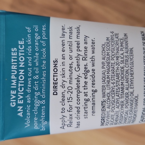 Blue and White Skincare Mask for Radiant Skin - Picture 4 of 4